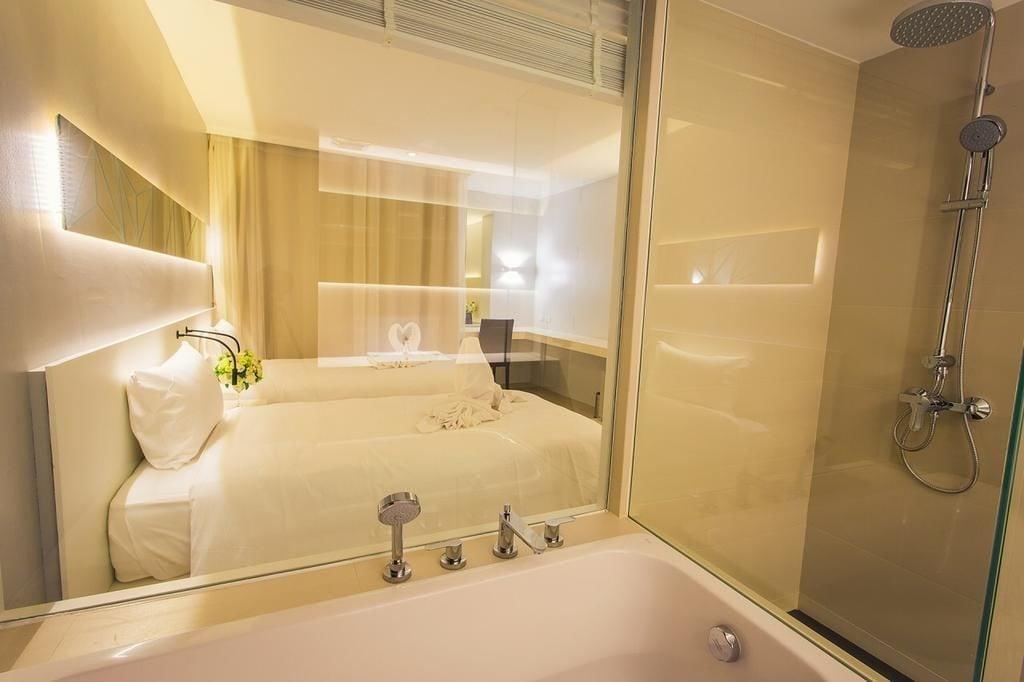 Crystal Hotel Хатъяй Экстерьер фото
