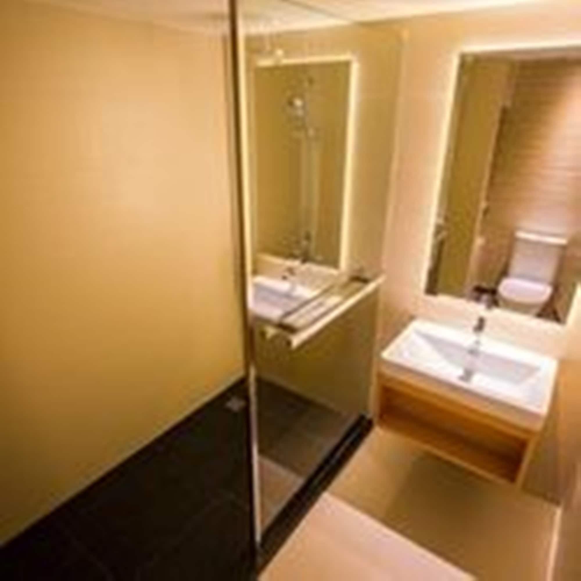 Crystal Hotel Хатъяй Экстерьер фото