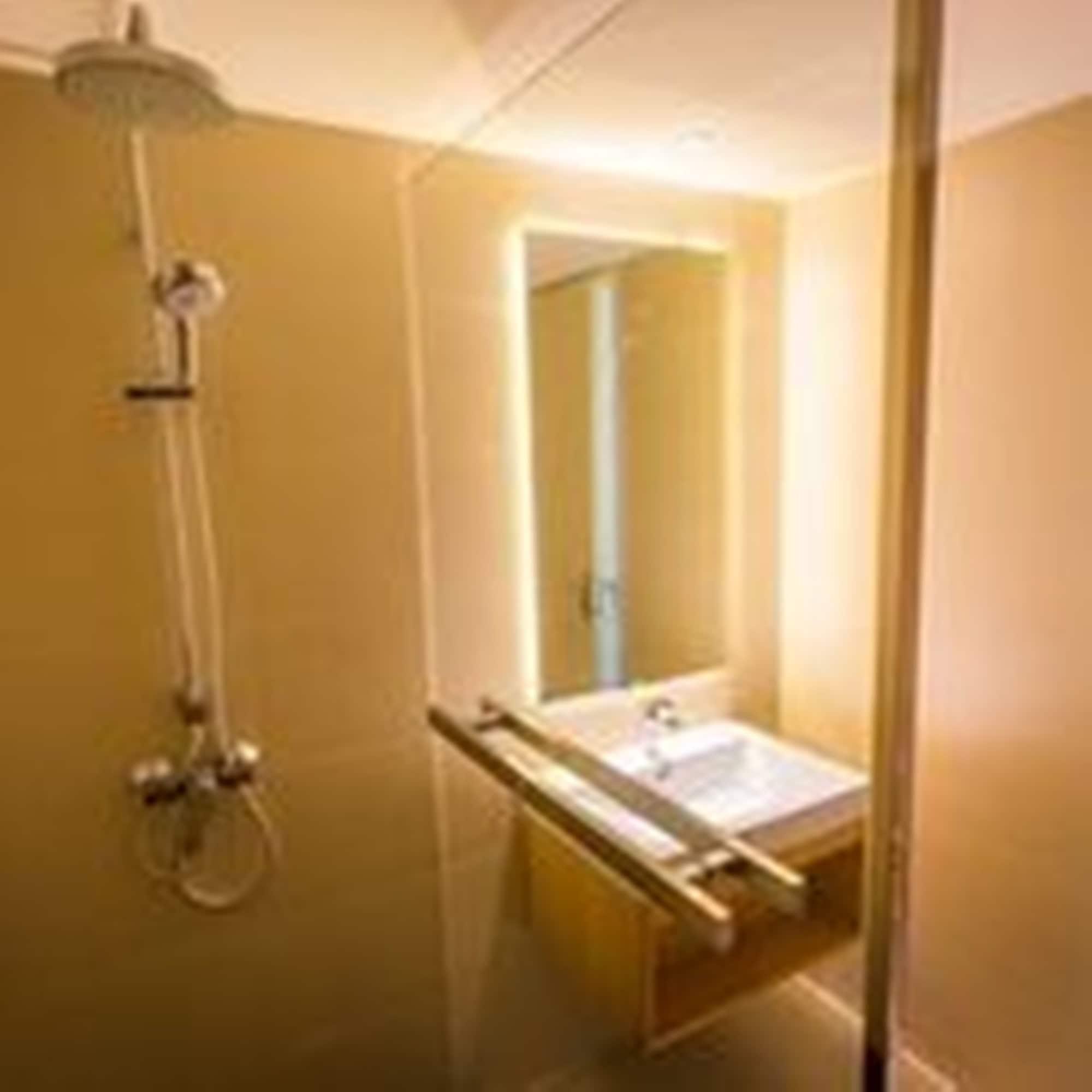 Crystal Hotel Хатъяй Экстерьер фото