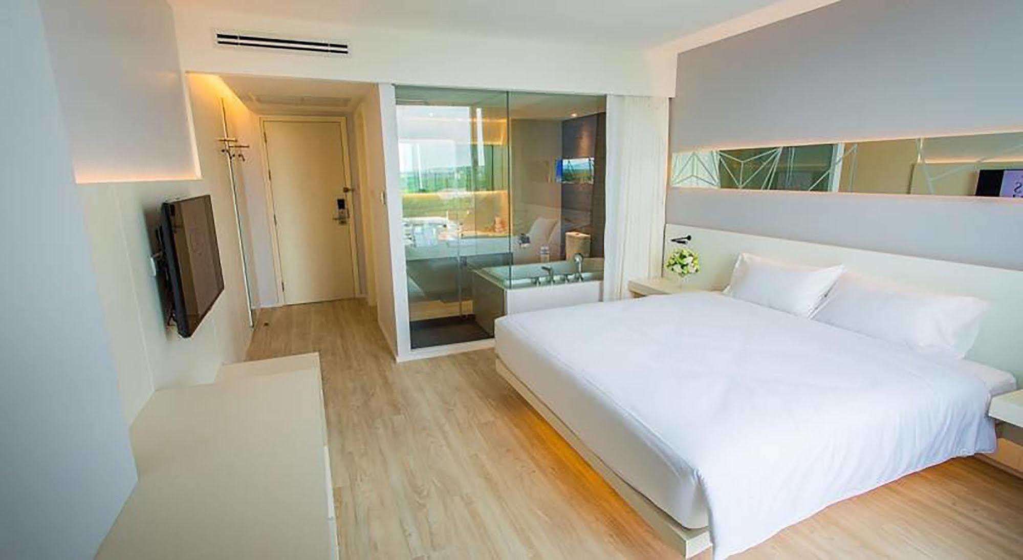 Crystal Hotel Хатъяй Экстерьер фото