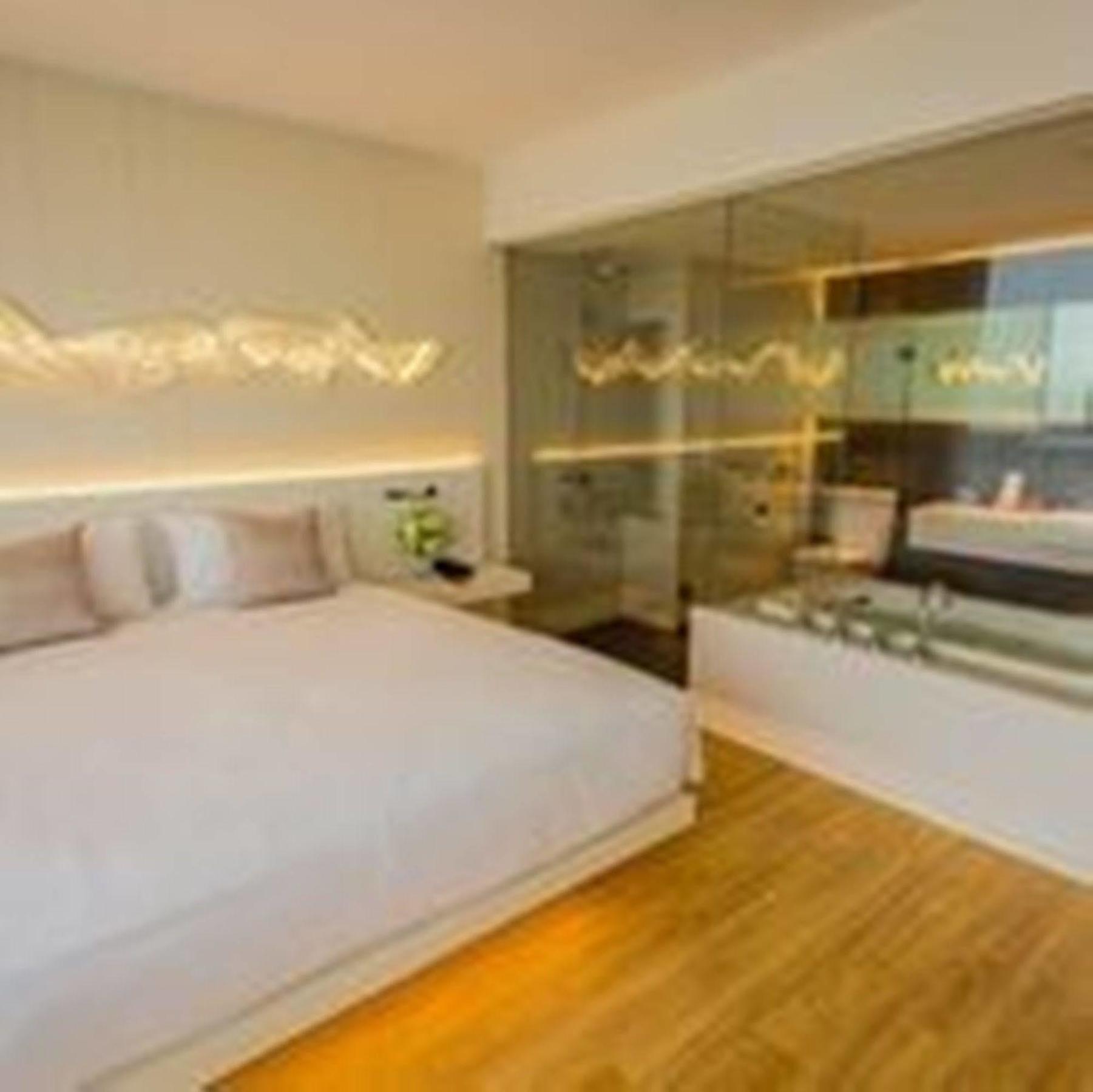 Crystal Hotel Хатъяй Экстерьер фото