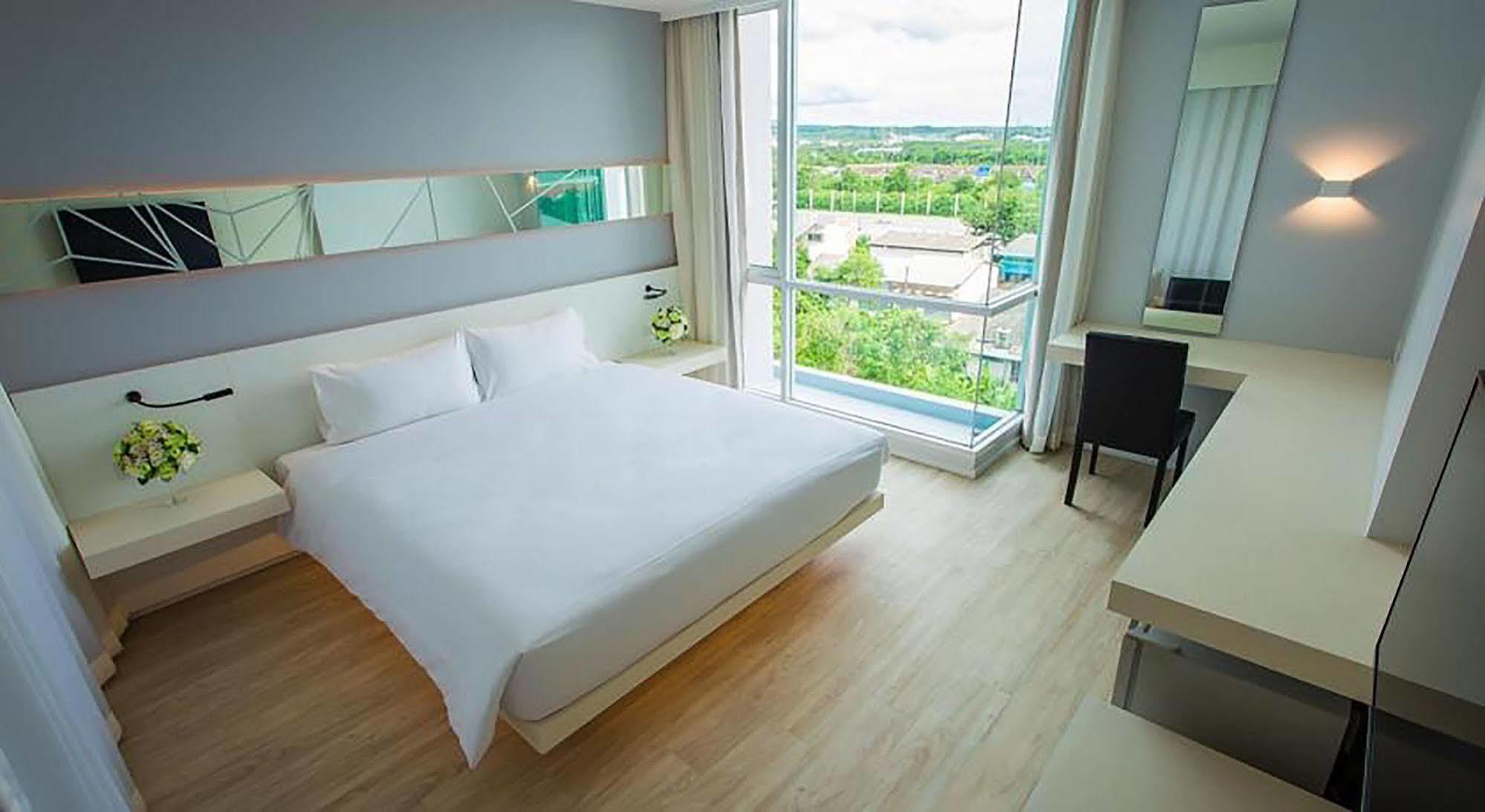 Crystal Hotel Хатъяй Экстерьер фото