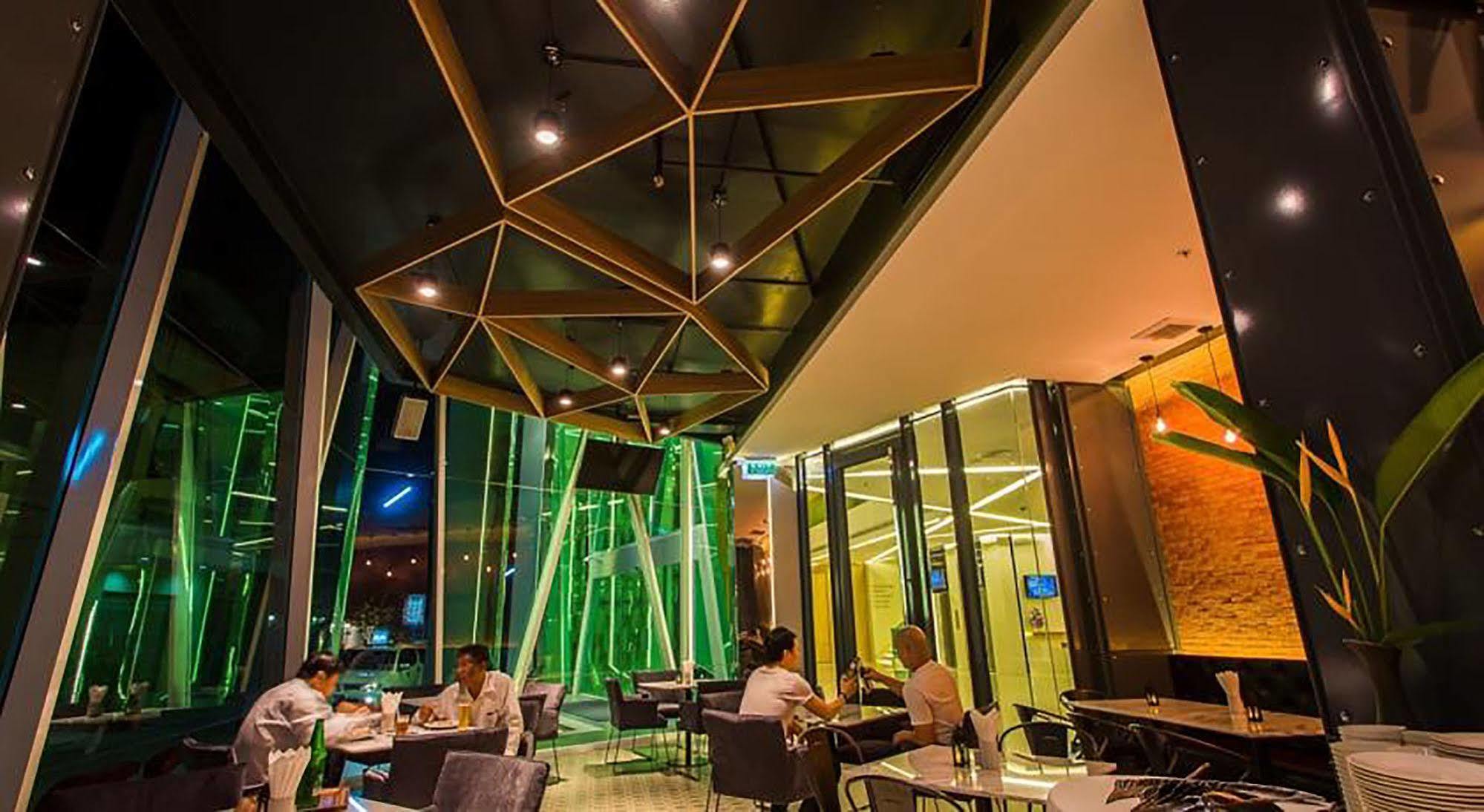 Crystal Hotel Хатъяй Экстерьер фото