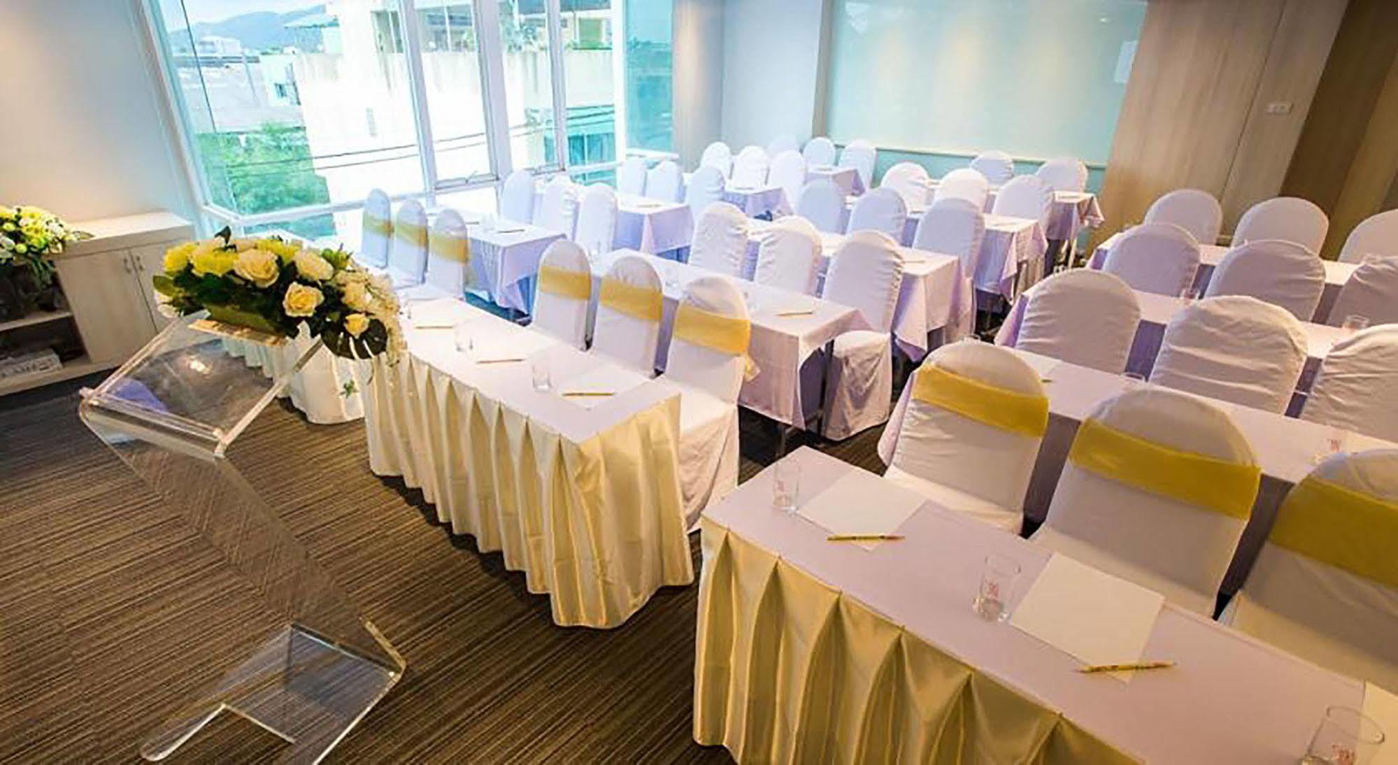 Crystal Hotel Хатъяй Экстерьер фото