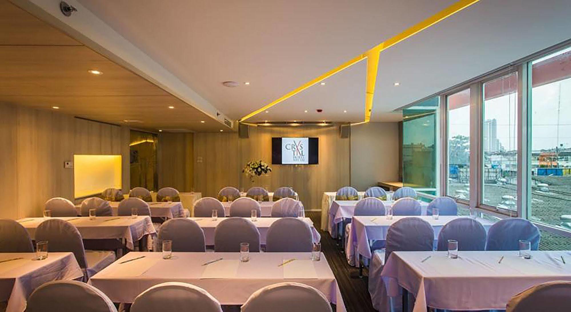 Crystal Hotel Хатъяй Экстерьер фото