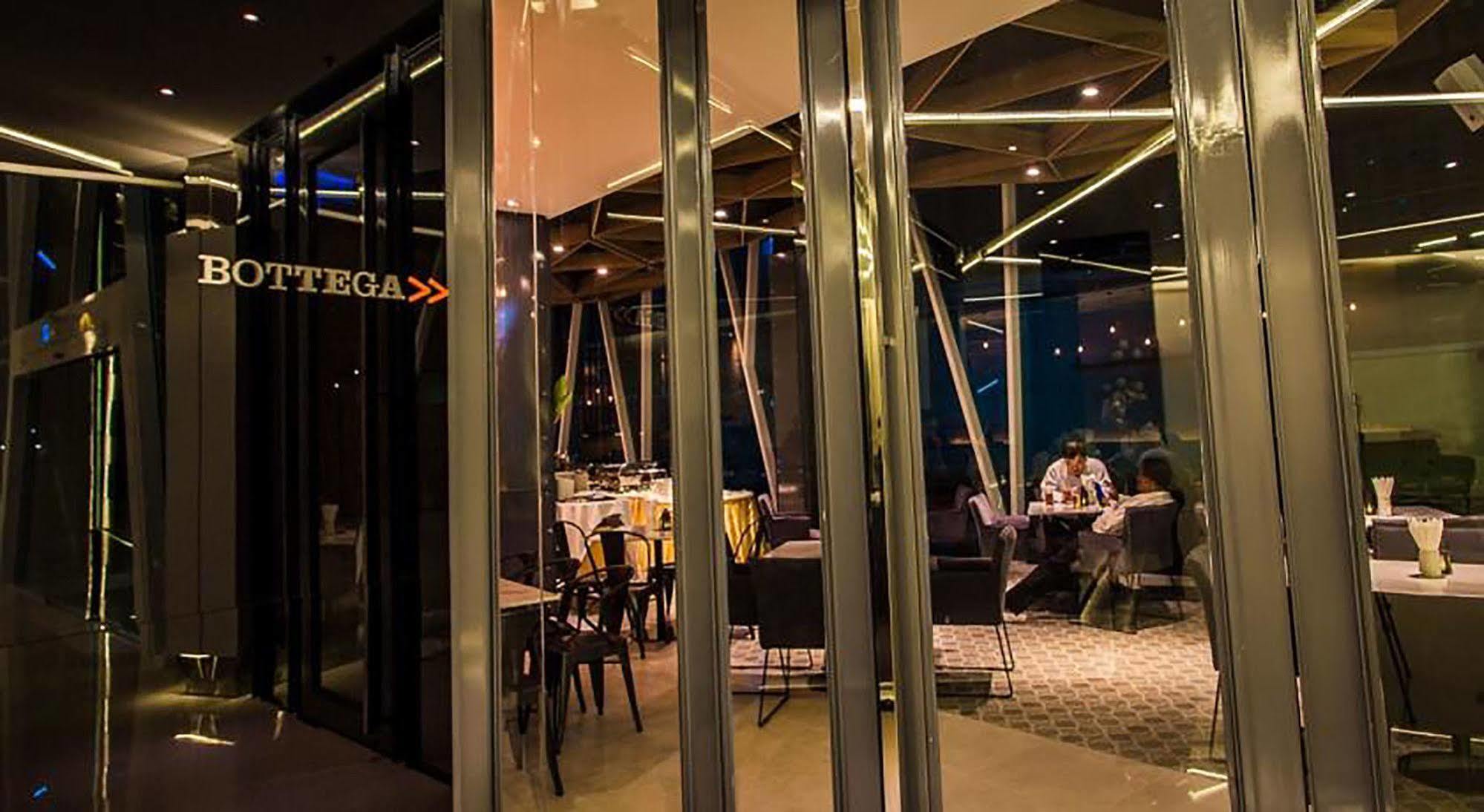 Crystal Hotel Хатъяй Экстерьер фото