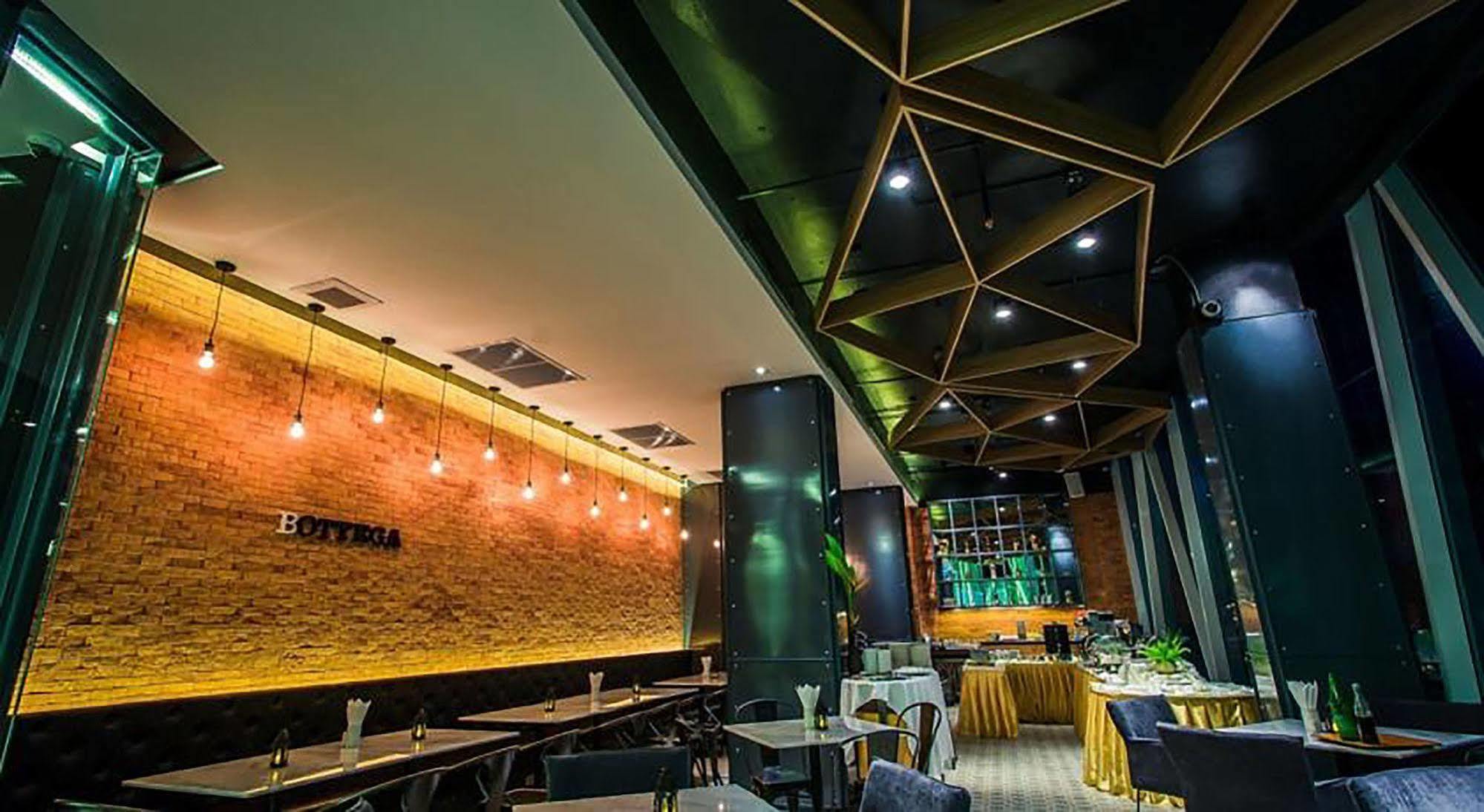 Crystal Hotel Хатъяй Экстерьер фото